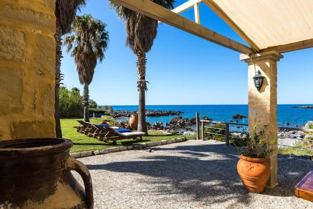 Villa Proto Helidoni - A Cozy Beachfront Villa Petres  Exterior foto