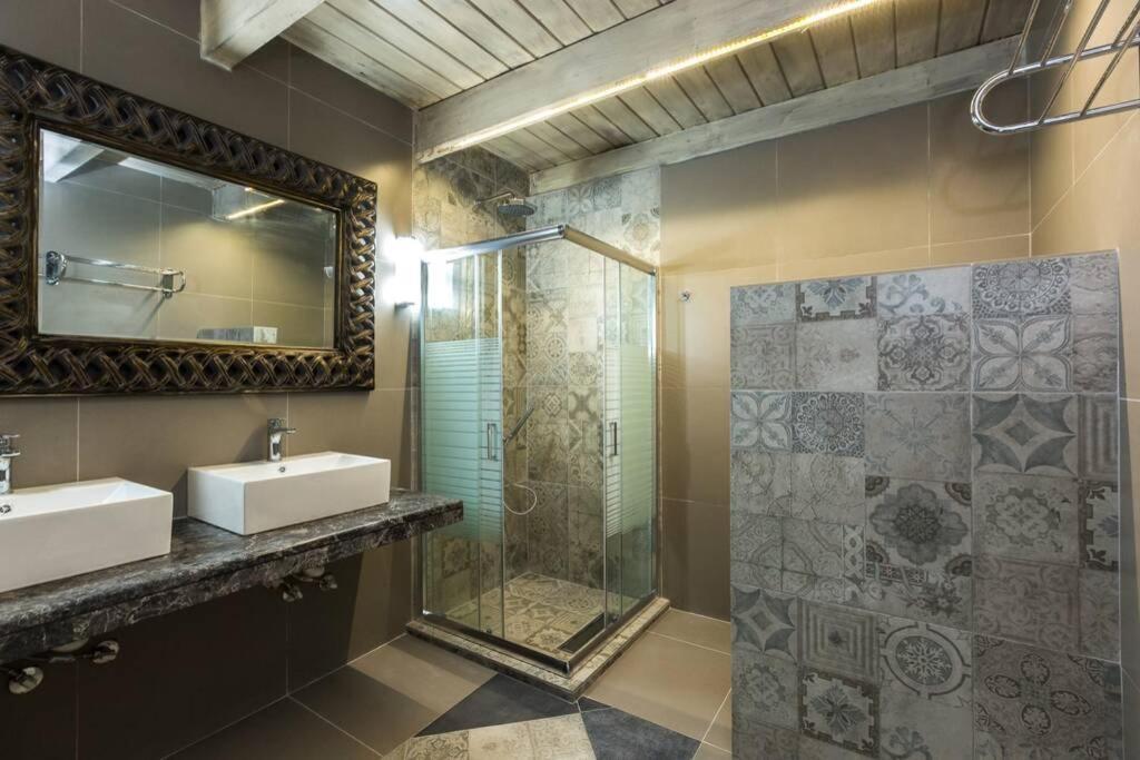 Villa Proto Helidoni - A Cozy Beachfront Villa Petres  Exterior foto